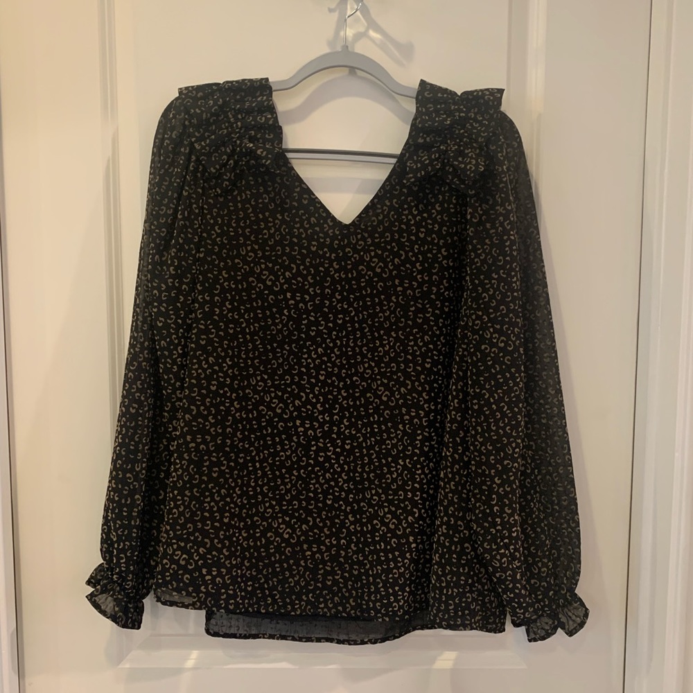 Boutique long sleeve cheetah print blouse sz L